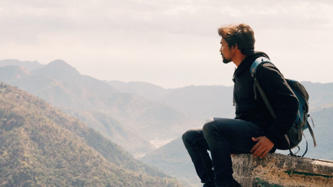 How To Stay Safe While Traveling Alone